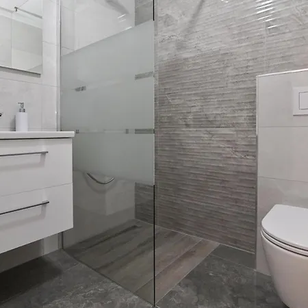 & Jadranka בית הארחה 3*