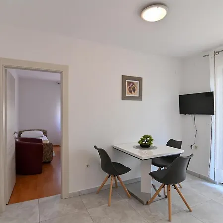 & Jadranka באסקה