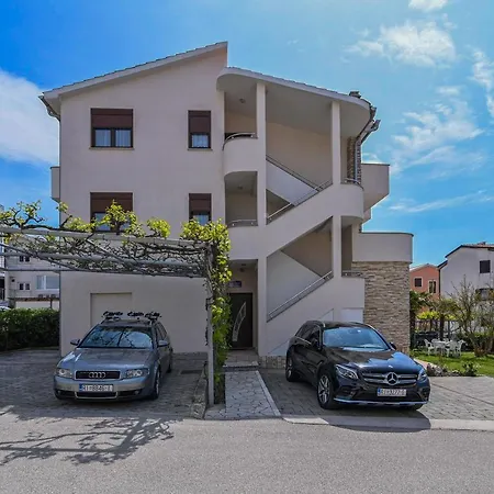 & Jadranka בית הארחה